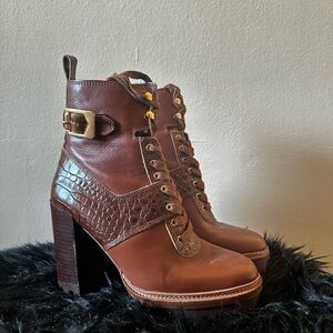 Vince Camino Elegant Brown Leather Ankle Boots